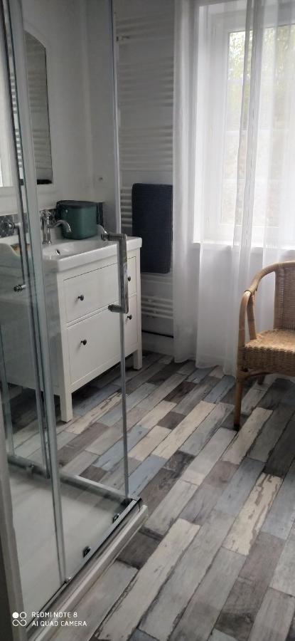 Logement Independant Attenant A Une Maison Dans Grand Jardin Retournac Exterior photo